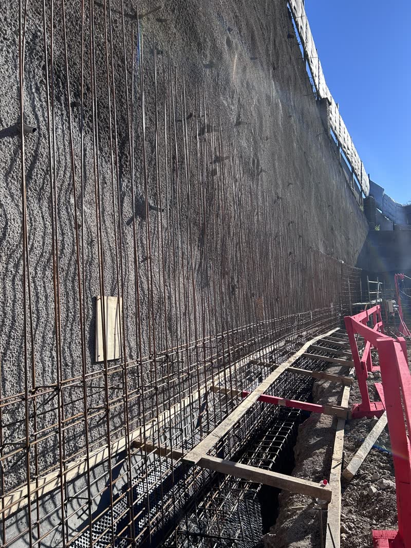 Armadura vertical de muro de contención sobre fundación corrida